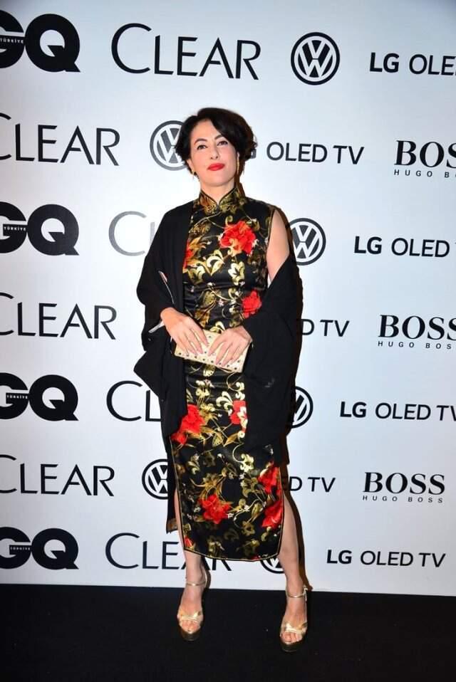 Şeyma Subaşı ve Hazal Filiz Küçükköse Ödül Töreninde Pişti Oldu