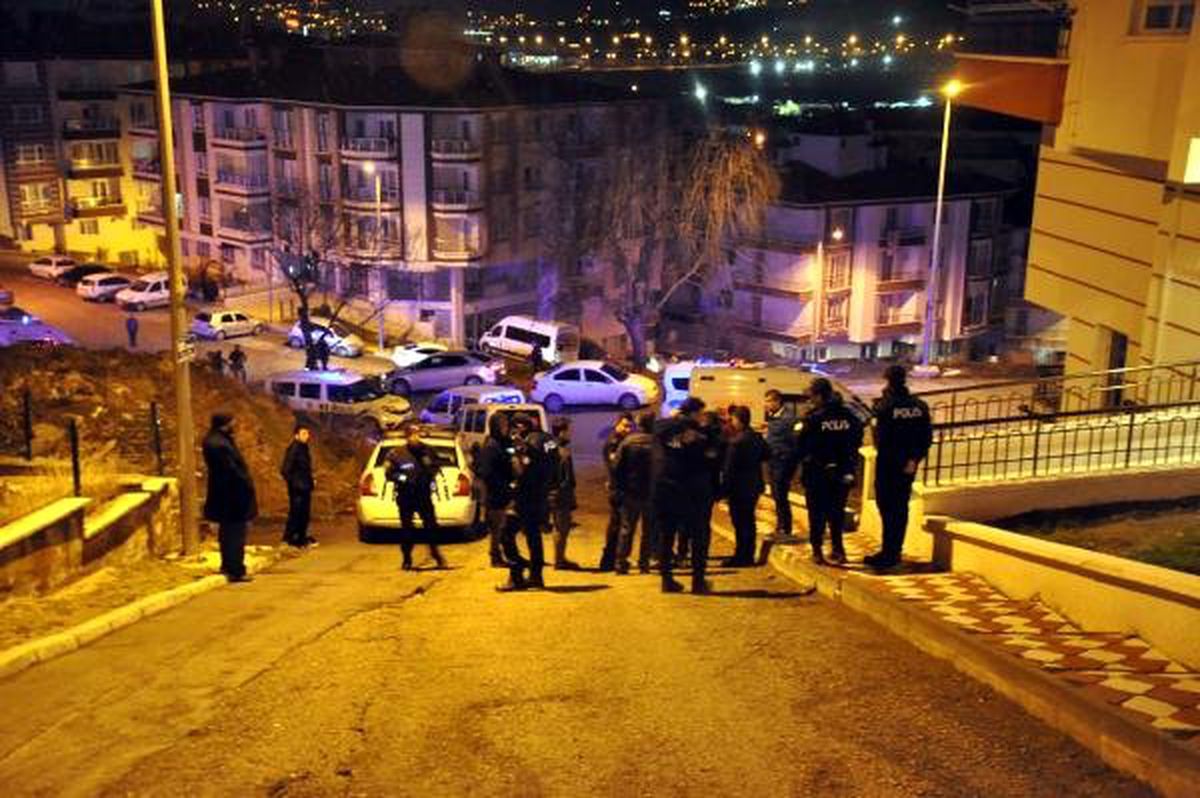 16 Yaşındaki Kız, Tartıştığı Babasını Bıçaklayarak Öldürdü