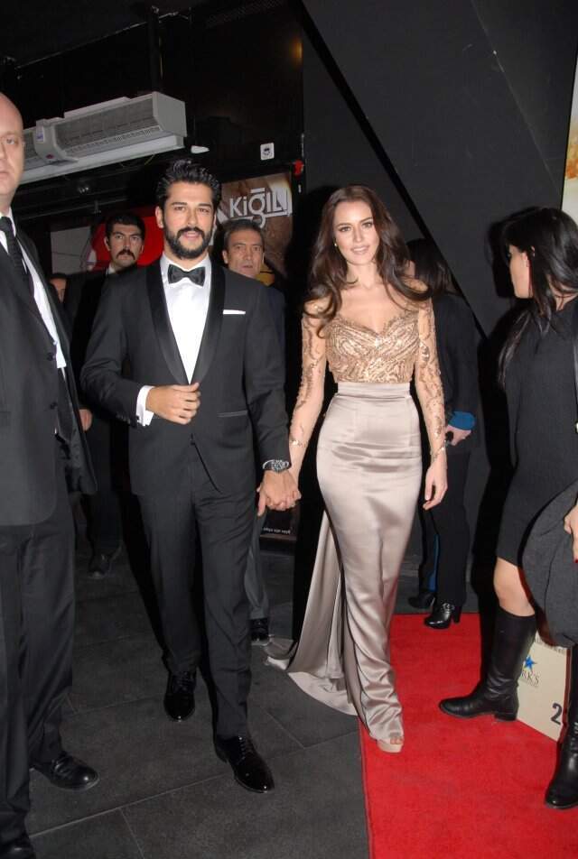 7 Aylık Hamile Olan Fahriye Evcen'e Doktorundan Yasak!