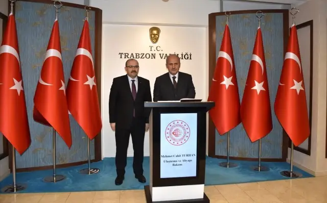 Bakan Turhan'dan Trabzon Valiliğine Ziyaret Bakan Turhan'dan Trabzon Valiliğine Ziyaret