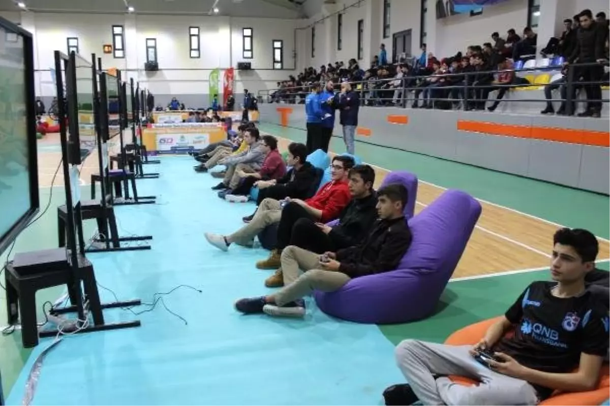 Başakşehir'de Pes Turnuvası'nın Finali Yapıldı