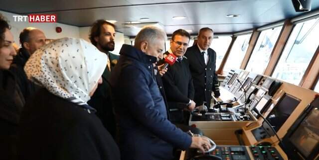 Binali Yıldırım Vapur Kullandı, Martılara Simit Attı