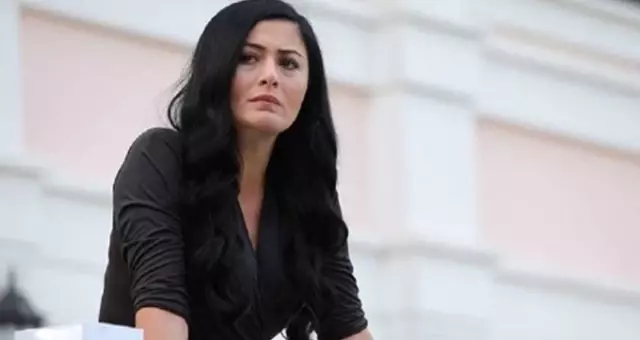 Deniz Çakır'ın Başörtülü Kadınlara Hakaret Ettiği İddia Edilen Olayın Görüntüleri Ortaya Çıktı Deniz Çakır'ın Başörtülü Kadınlara Hakaret Ettiği İddia Edilen Olayın Görüntüleri Ortaya Çıktı