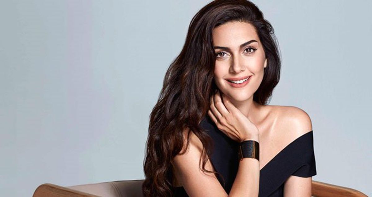 Güzel Oyuncu Bergüzar Korel, Deri Elbisesiyle Yürek Hoplattı