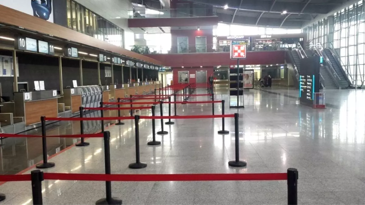 Kosova'da Grev Hava Trafiğini Durdurdu