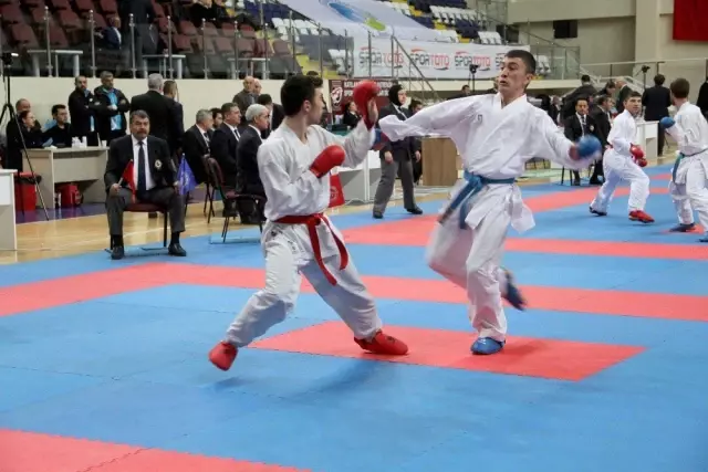 Türkiye Karate Şampiyonası Fethiye'de Devam Ediyor Türkiye Karate Şampiyonası Fethiye'de Devam Ediyor