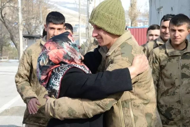 Tuşbalı Kadınlardan Mehmetçiğe 'Anne Sıcaklığında' Destek Tuşbalı Kadınlardan Mehmetçiğe 'Anne Sıcaklığında' Destek