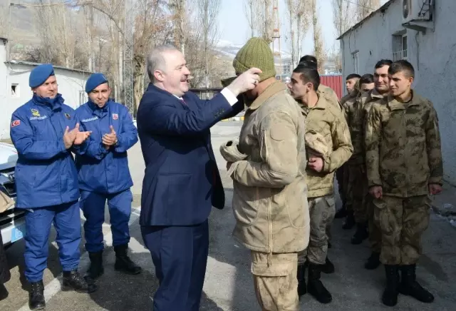 Tuşbalı Kadınlardan Mehmetçiğe 'Anne Sıcaklığında' Destek Tuşbalı Kadınlardan Mehmetçiğe 'Anne Sıcaklığında' Destek