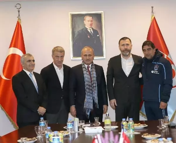 Bakan Cahit Turhan, Trabzonspor'u Ziyaret Etti Bakan Cahit Turhan, Trabzonspor'u Ziyaret Etti