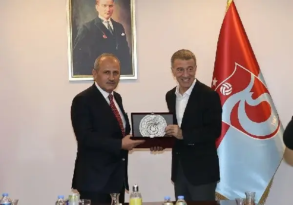 Bakan Cahit Turhan, Trabzonspor'u Ziyaret Etti Bakan Cahit Turhan, Trabzonspor'u Ziyaret Etti