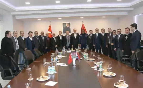 Bakan Cahit Turhan, Trabzonspor'u Ziyaret Etti Bakan Cahit Turhan, Trabzonspor'u Ziyaret Etti