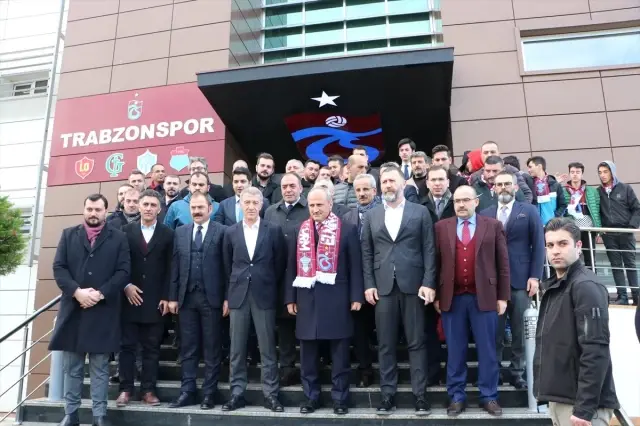 Bakan Turhan'dan Trabzonspor'a Ziyaret Bakan Turhan'dan Trabzonspor'a Ziyaret