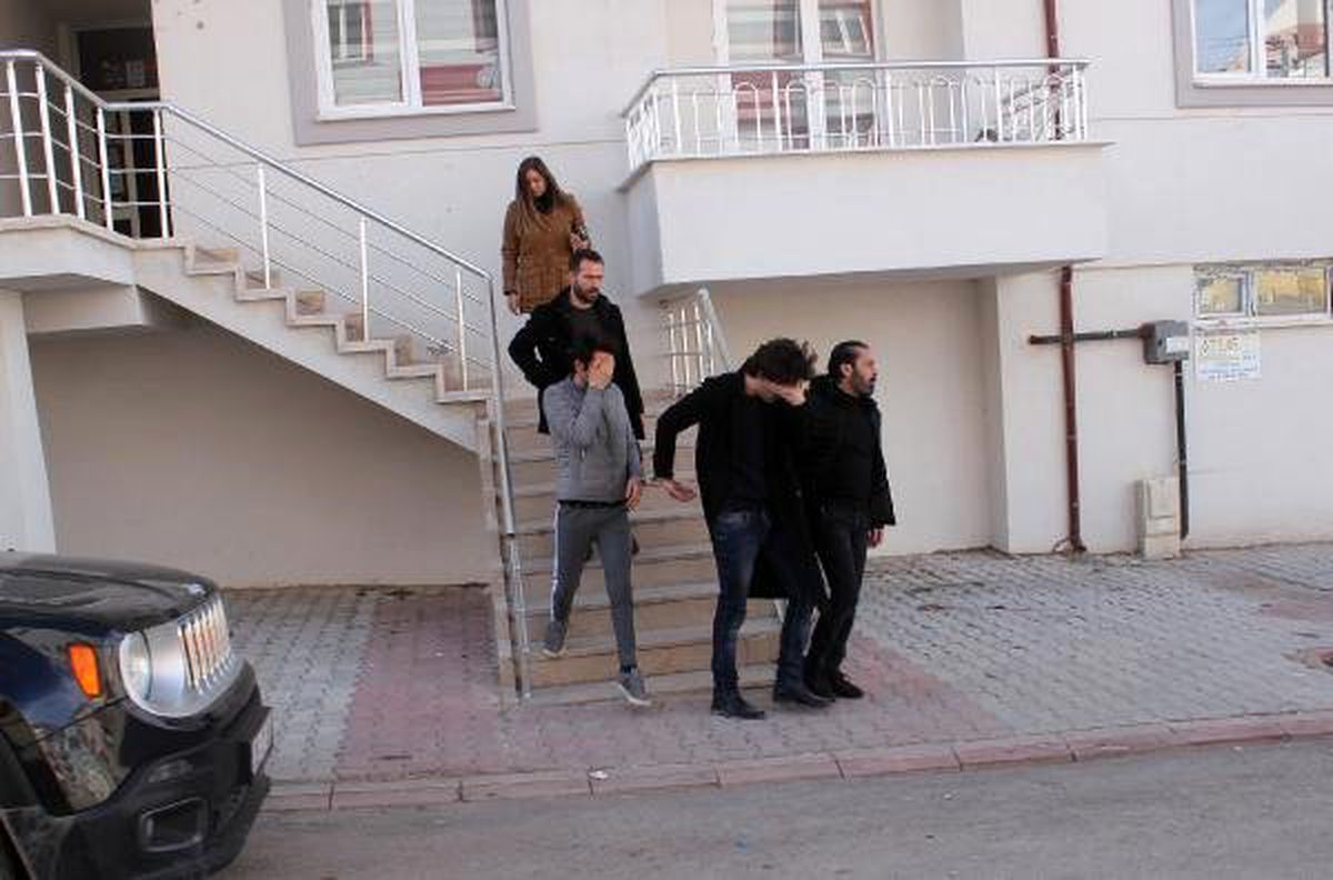 Fuhuş Operasyonunda Yakalanan 2 Erkeğin HIV Virüsü Taşıdıkları Ortaya Çıktı