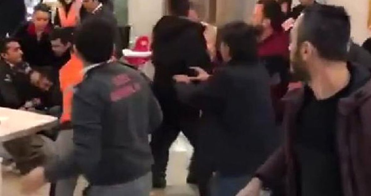İki Grup Arasındaki Kavga AVM'yi Savaş Alanına Çevirdi! Yaralılar Var