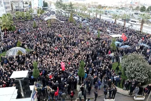 Ozan Arif'in Cenazesi Evine Getirilip, Helallik Alındı (2) Ozan Arif'in Cenazesi Evine Getirilip, Helallik Alındı (2)