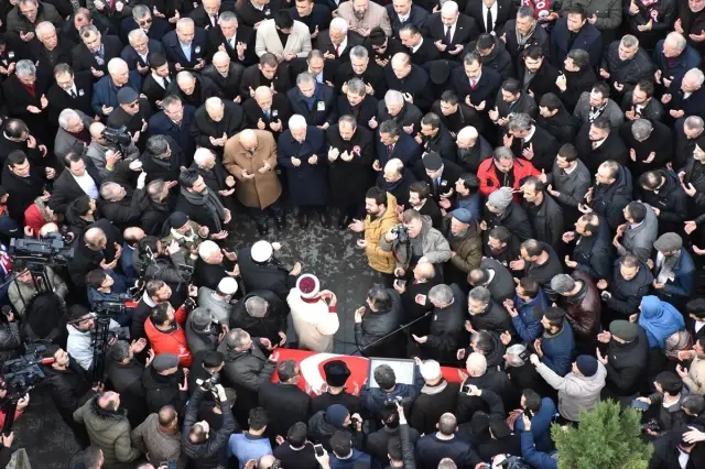 Ozan Arif Son Yolculuğuna Uğurlandı