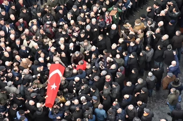 Ozan Arif Son Yolculuğuna Uğurlandı