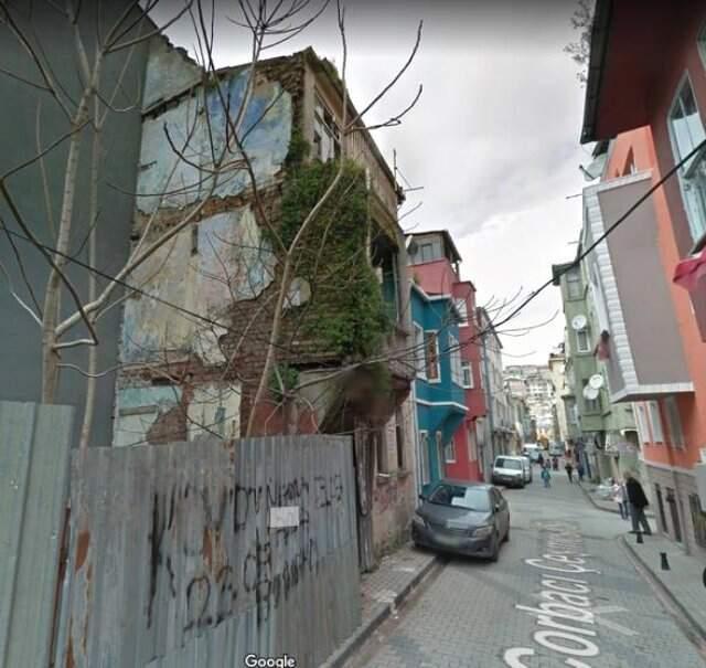 Son Dakika! Balat'ta 4 Katlı Bina Çöktü