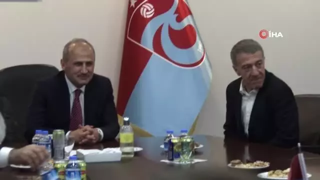 Ulaştırma ve Altyapı Bakanı Cahit Turhan'dan Trabzonspor'a Ziyaret Ulaştırma ve Altyapı Bakanı Cahit Turhan'dan Trabzonspor'a Ziyaret