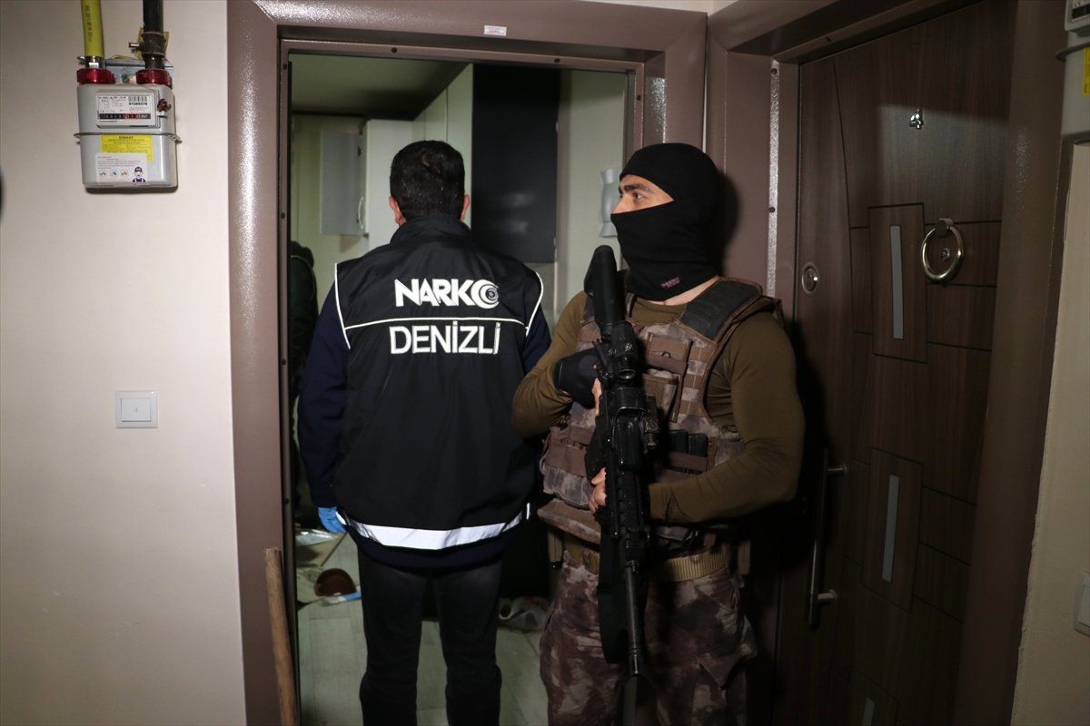 Uyuşturucu Çetesi Çökertildi! Aralarında Bir de Muhbir Polis Var