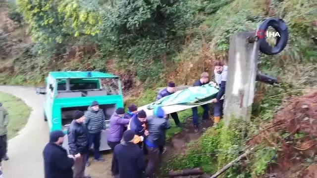 Arazi Sorunu Yüzünden Cenazeyi İlkel Teleferik ile Taşıdılar