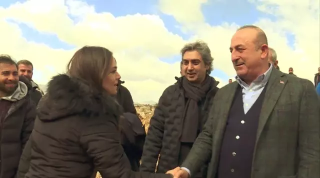 Bakan Çavuşoğlu'dan 'Nöbet' Dizisi Setine Ziyaret Bakan Çavuşoğlu'dan 'Nöbet' Dizisi Setine Ziyaret