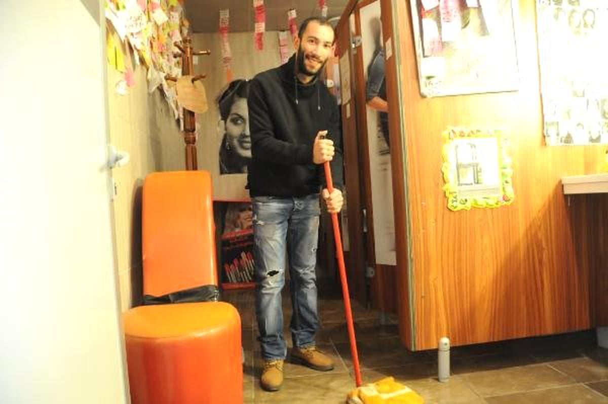 Bu Tuvalete Giren, Duvara Not Yazmadan Çıkmıyor