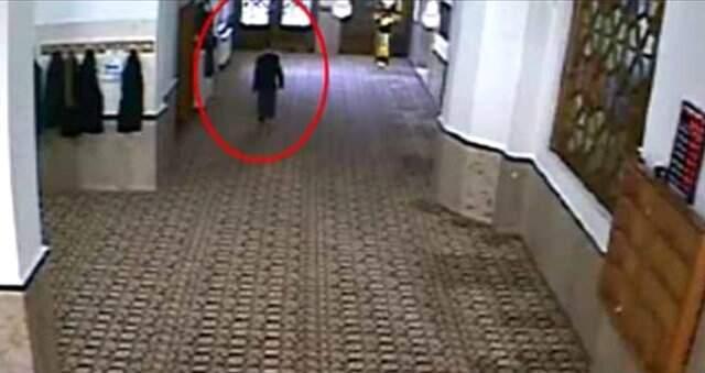 Camideki Hırsızlık Anı Güvenlik Kamerasında Tarafından Saniye Saniye Kaydedildi