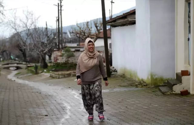 Gelin Geldiği Köyün Muhtarı Olmak İstiyor Gelin Geldiği Köyün Muhtarı Olmak İstiyor