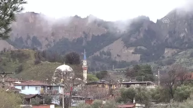 Gelin Geldiği Köyün Muhtarı Olmak İstiyor Gelin Geldiği Köyün Muhtarı Olmak İstiyor