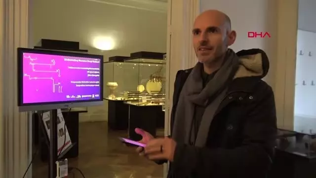 İzmir Ziyaretçilerin Müzik Yapabildiği Sergi Müziksev'de İzmir Ziyaretçilerin Müzik Yapabildiği Sergi Müziksev'de