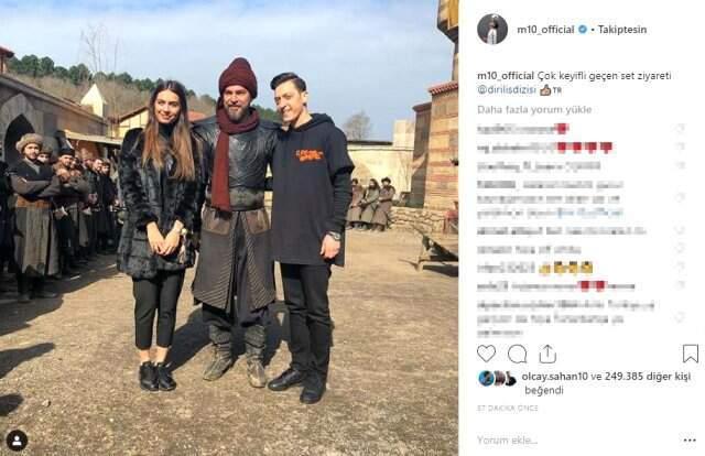 Mesut Özil, Amine Gülşe ile Hayranı Olduğu Diriliş Ertuğrul'un Setini Ziyaret Etti