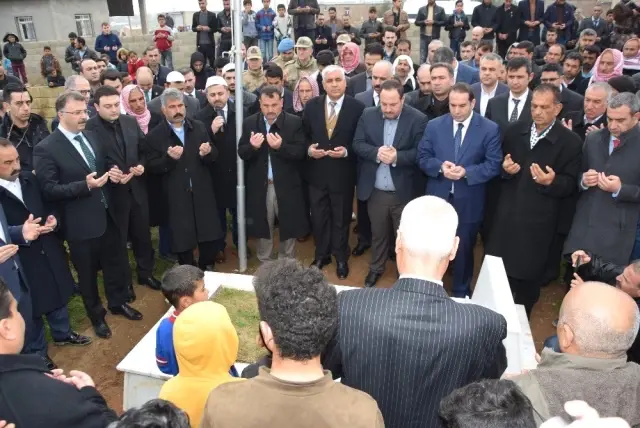 Viranşehir'deki Bombalı Saldırıda Şehit Olanlar İçin Anma Programı Viranşehir'deki Bombalı Saldırıda Şehit Olanlar İçin Anma Programı