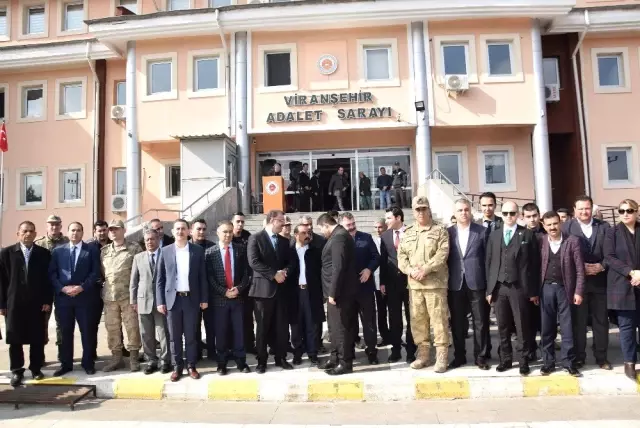 Viranşehir'deki Bombalı Saldırıda Şehit Olanlar İçin Anma Programı Viranşehir'deki Bombalı Saldırıda Şehit Olanlar İçin Anma Programı