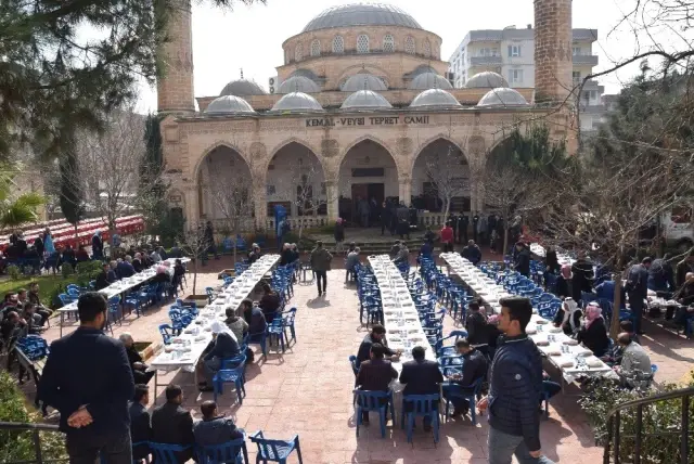 Viranşehir'deki Bombalı Saldırıda Şehit Olanlar İçin Anma Programı Viranşehir'deki Bombalı Saldırıda Şehit Olanlar İçin Anma Programı