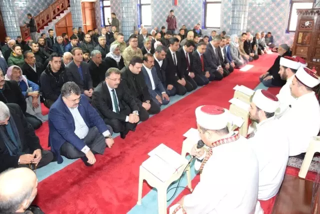 Viranşehir'deki Bombalı Saldırıda Şehit Olanlar İçin Anma Programı Viranşehir'deki Bombalı Saldırıda Şehit Olanlar İçin Anma Programı