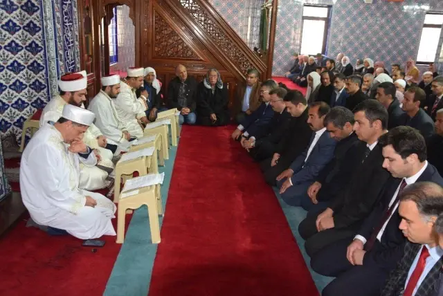 Viranşehir'deki Bombalı Saldırıda Şehit Olanlar İçin Anma Programı Viranşehir'deki Bombalı Saldırıda Şehit Olanlar İçin Anma Programı