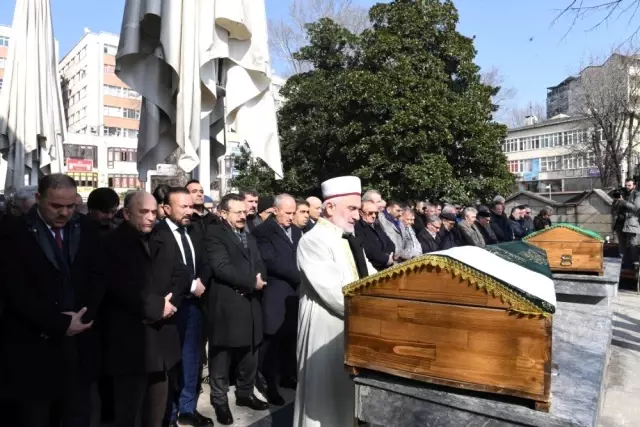 Bakan Turhan, Emekli Tarih Öğretmenin Cenaze Törenine Katıldı
