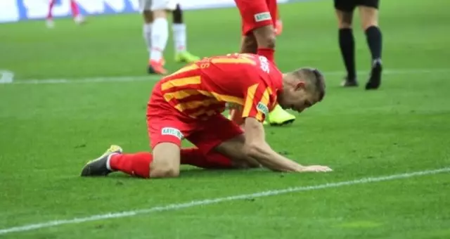 Kayserisporlu Artem Kravets, Göztepe Maçında Çimleri Dövdü