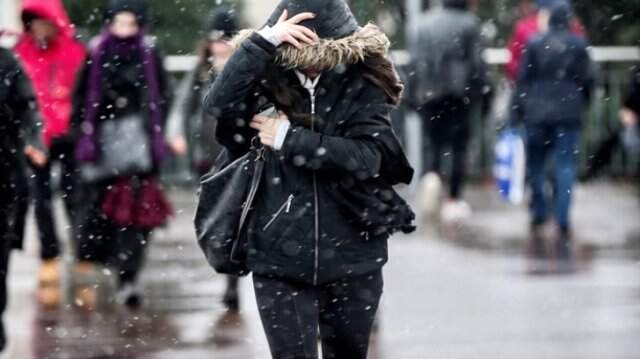 Meteoroloji Uyardı: İstanbul'a Hafta Sonu Kar Geliyor