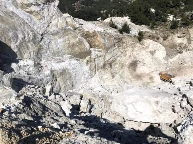 Milas'ta Maden Ocağında Heyelan: 3 İşçi Göçük Altında Kaldı