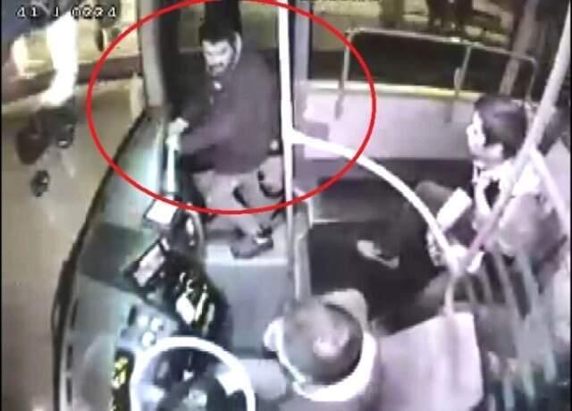 Otobüsündeki Taciz Şüphelisini Döverek Karakola Telim Eden Şoför, O Anları Anlattı