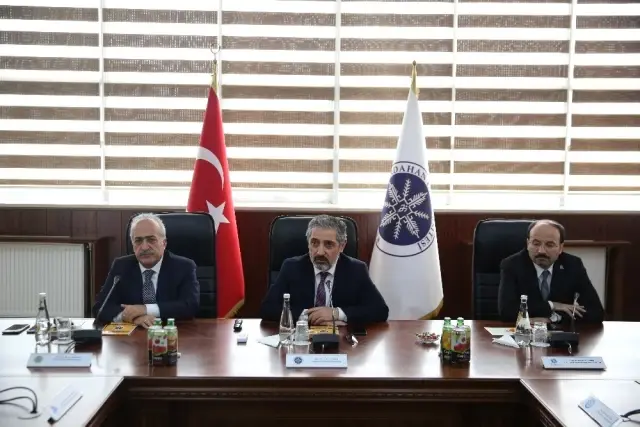 Rektörler, 'Yeni Nesil Üniversite Kavramı ve Üniversitelerde Dijital Dönüşüm Projesi' Kapsamında... Rektörler, 'Yeni Nesil Üniversite Kavramı ve Üniversitelerde Dijital Dönüşüm Projesi' Kapsamında...