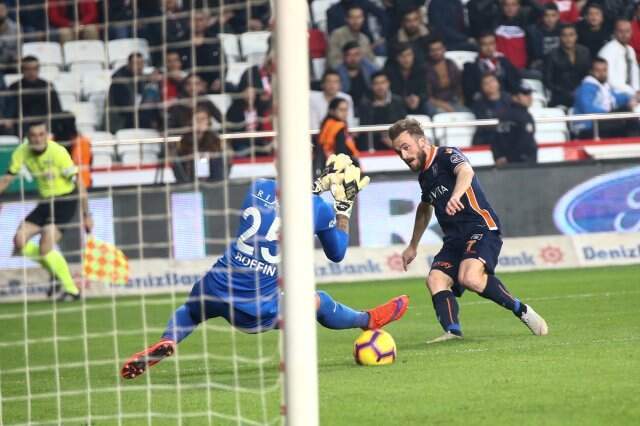 Son Dakika! Lider Medipol Başakşehir, Antalyaspor'u 1-0 Mağlup Etti
