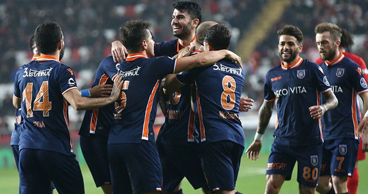Lider Medipol Başakşehir, Antalyaspor'u 1-0 Mağlup Etti