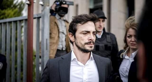 Ünlü Oyuncu Ahmet Kural, Sosyal Medyadan Aşkını İtiraf Etti!