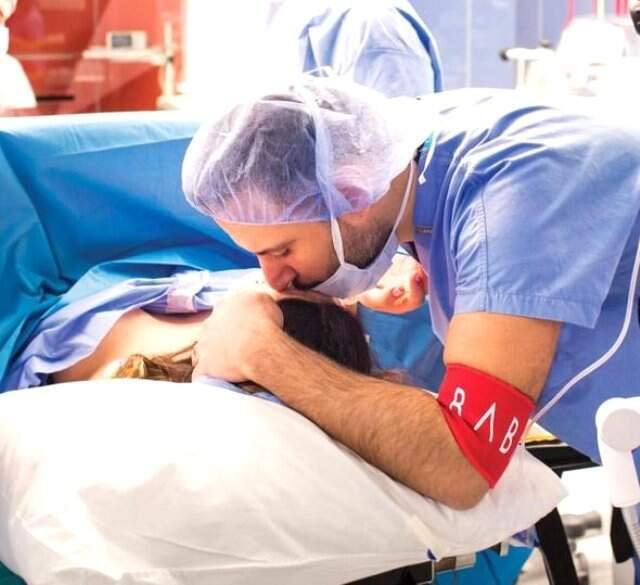 Alişan ve Buse Varol'un Bebeklerini Gördüğü İlk Anların Görüntüleri Ortaya Çıktı