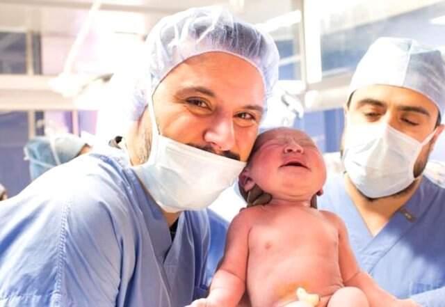 Alişan ve Buse Varol'un Bebeklerini Gördüğü İlk Anların Görüntüleri Ortaya Çıktı