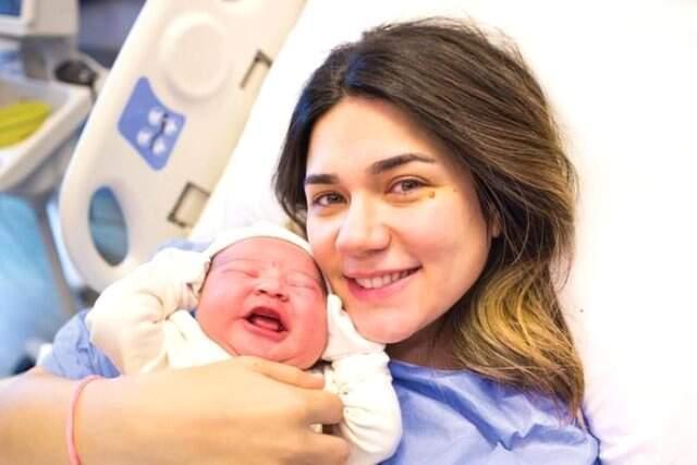Alişan ve Buse Varol'un Bebeklerini Gördüğü İlk Anların Görüntüleri Ortaya Çıktı