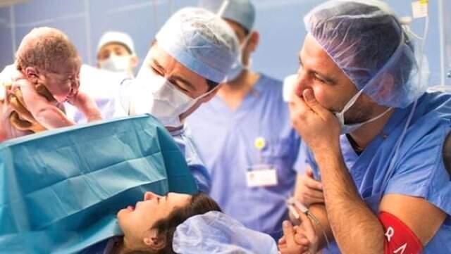Alişan ve Buse Varol'un Bebeklerini Gördüğü İlk Anların Görüntüleri Ortaya Çıktı